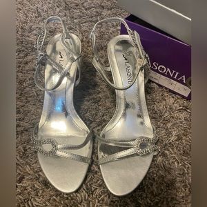 Lasonia silver dress shoes